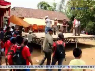Tradisi Usung, Dua Peserta Saling Pukul dengan Rotan