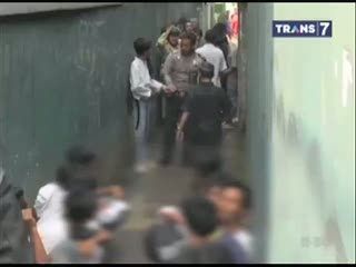 Dua Kelompok Pelajar Saling Serang di Tengah Jalan