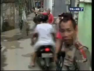 Meteran Listrik Terbakar di Kampung Deret