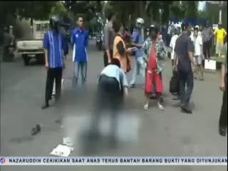 Seorang Guru Tewas Terlindas Truk