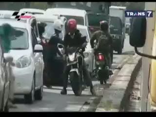 Begini Aksi Nekat Melawan Arus Pemotor demi Menghindari Razia
