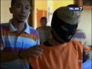 PRT dan Satpam Tertangkap Basah Mesum di Sofa Majikan