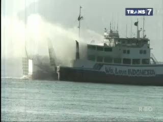 Kapal Feri Terbakar, Ratusan Penumpang Dievakuasi