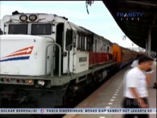 KA Barang Tabrak KA Penumpang di Cirebon