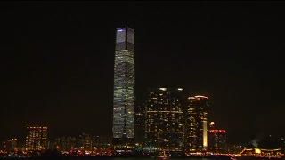 Spektakuler, Gedung Tertinggi Hong Kong Diselimuti Cahaya