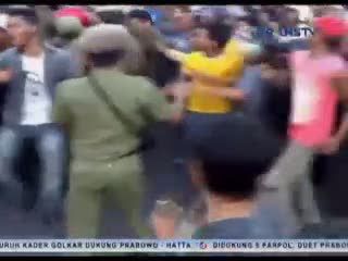 Polisi Jaring Preman Saat Penertiban Pasar 