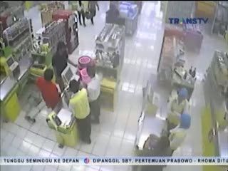 Terekam CCTV Pelaku Gendam Ditangkap Polisi