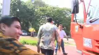 Ahok Terima Sumbangan Truk Sampah Buatan Tiongkok