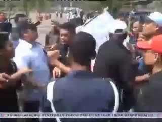 Ratusan Supir Taksi Bokir Pintu Masuk Ancol