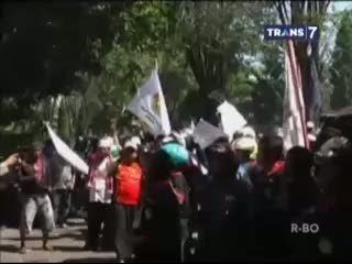 Nunggak Cicilan Motor, Pria Dibacok Debt Collector di Tengah Jalan