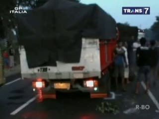 Kecelakaan Antar Truk, Sopir Tewas Terjepit