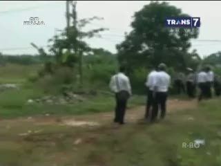 Penemuan Jasad Korban Dipenuhi Luka Tusuk di Lahan Kosong