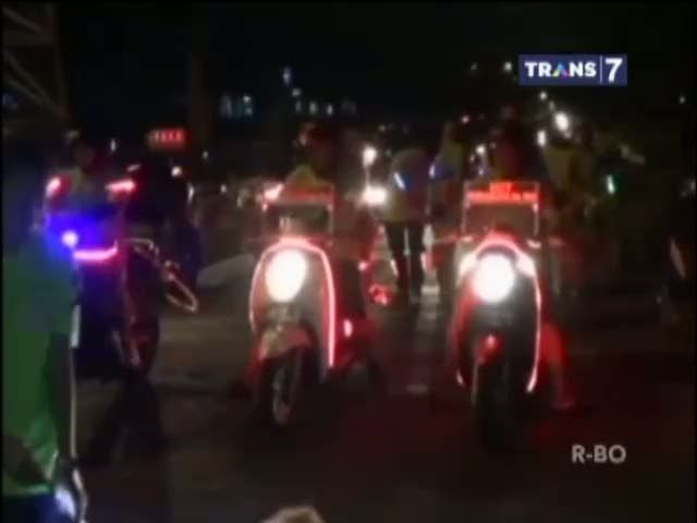 Pawai Lampu Komunitas Pecinta Anjing