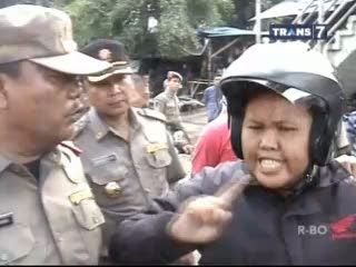 Penertiban PKL Pasar Senen Disambut Sumpah Serapah