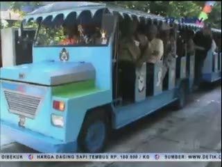 Hari Lansia, Warga Lanjut Usia Diajak Naik Bus Tingkat