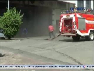 Mall Terbakar, Pedagang dan Pengunjung Panik