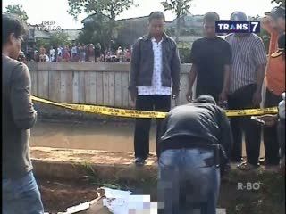 Penemuan Mayat di Kali Angke Gegerkan Warga