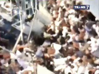 Video Amatir Kericuhan Saat Pembersihan Kabah