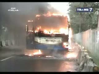 Bus Terbakar, Puluhan Penumpang Panik