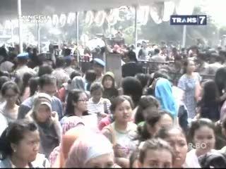 Ribuan Penggemar One Direction Antre Berebut Tiket