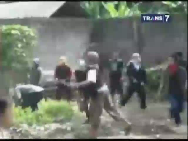 Aksi Kelompok Massa Rusak Tempat Ibadah