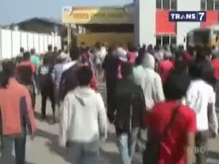 Buruh Pabrik Karoseri Tuntut Kejelasan Nasib 