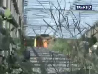 Pembuangan Limbah di Kali Bengawan Solo
