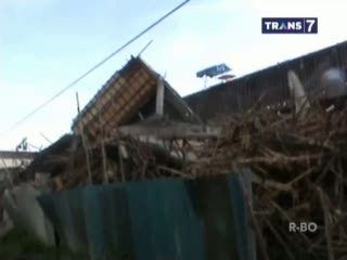 Bangunan Runtuh, 2 Orang Tewas, Puluhan Lainnya Terkurung