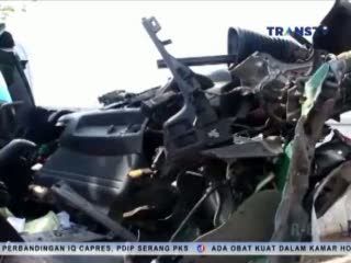 Dua Truk Bertabrakan, Sopir Tewas Terjepit
