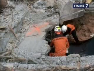 Tim Evakuasi Temukan 2 Jenazah Korban Ruko Ambuk