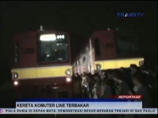 Gerbong KA Keluarkan Percikan Api dan Asap, Penumpang Panik