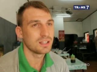 Tak Digaji 6 Bulan, Pemain Rusia Jualan Jus