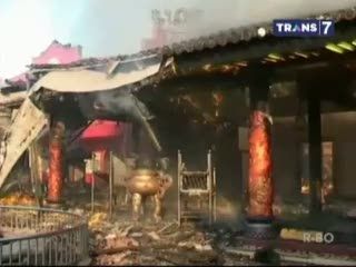 Kelenteng Tua di Banyuwangi Terbakar