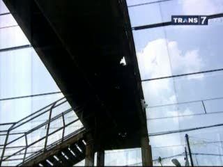 Kondisi JPO di Jakarta Banyak yang Rusak Parah