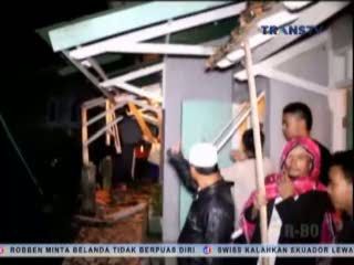 Ratusan Warga Merusak Penginapan yang Jadi Tempat Mesum