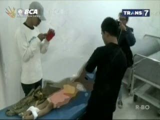 Rumah Tersangka Pembunuhan Diserbu Warga