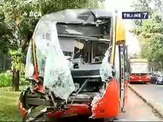 TransJ Tabrakan Beruntun dengan Kopaja, 12 Orang Terluka