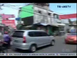 Tolak Penutupan Dolly, PSK dan Warga Kibarkan Bendera Setengah Tiang