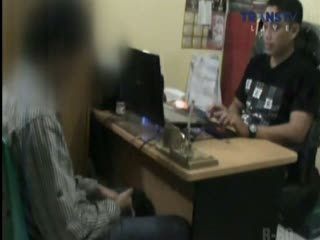 Mahasiswa Rekam Karyawati Sedang Mandi