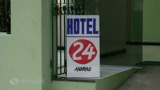Kisah Pecinta Bola yang Terjebak di Hotel Cinta