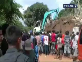 Evakuasi Longsor di Bogor Terhambat Medan yang Sulit