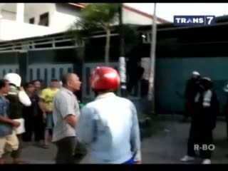 Warga dan Puluhan Anggota Ormas Bentrok