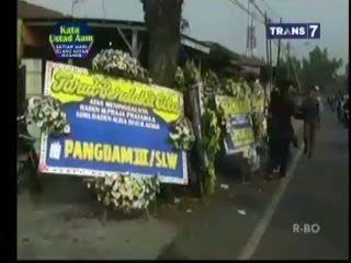 Polisi Olah TKP Pembunuhan Sadis Kakak-beradik Serta Pembantu