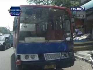 Dua Metromini Tabrakan, Penumpang Terpental dan Terluka