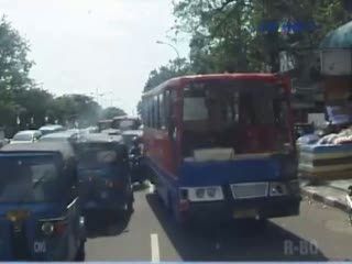 Sopir Metromini Kebut-kebutan, Penumpang Terpental Keluar
