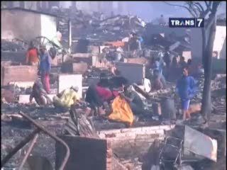 Pasca Kebakaran di Kampung Bunder, Warga Mengais Sisa-sisa Harta