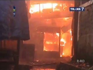 Puluhan Rumah Terbakar di Belakang Gandaria City