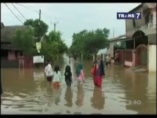 Mulai Surut, Ratusan Rumah Masih Terendam