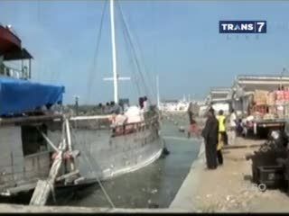 Pelabuhan Dipenuhi Antrean Truk Sembako