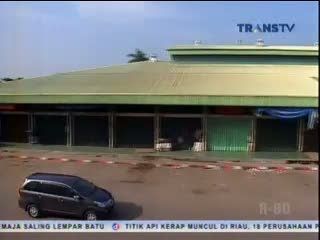 Buruh Angkut Tetap Bekerja di Bulan Puasa